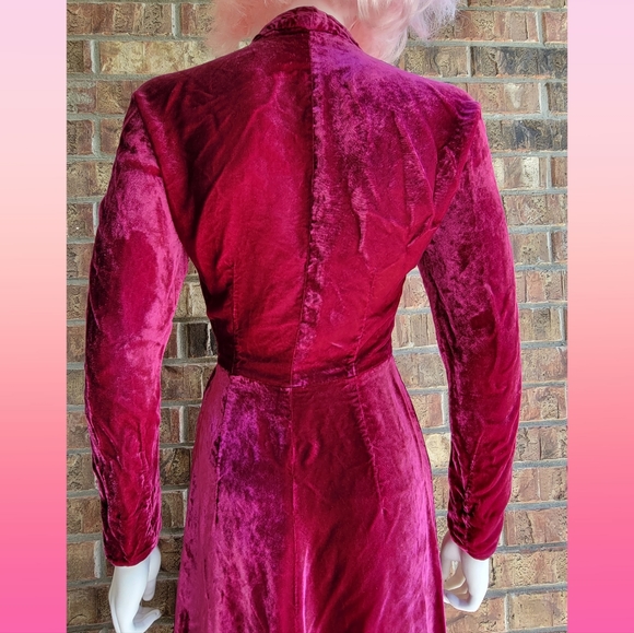 COPY - Vintage 1970's handmade long sleeve velvet magenta swing dress with squa… - Picture 7 of 8